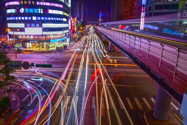 台灣台北市 街頭 城市夜景 - 上的免费照片