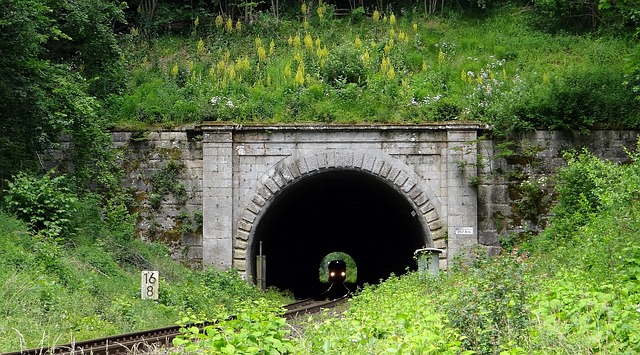 铁路隧道 布伦茨班 第 757 节 - 上的免费照片