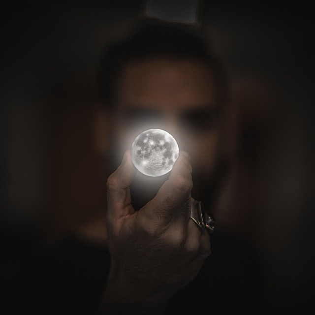 男人 月亮 行星 - 上的免费照片