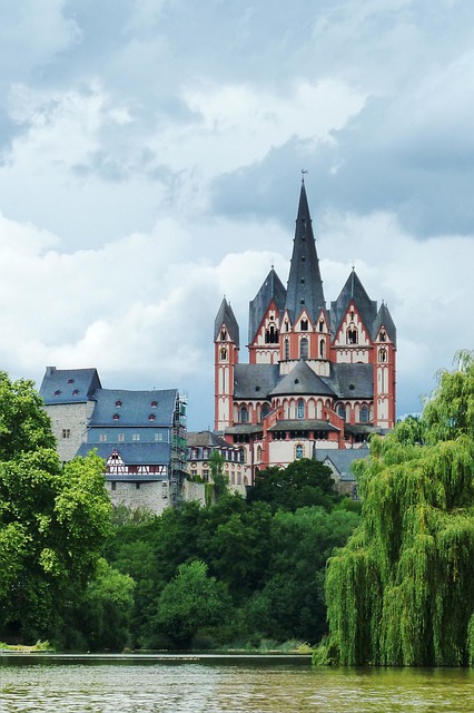 Limburger Dom 林堡 - 上的免费照片