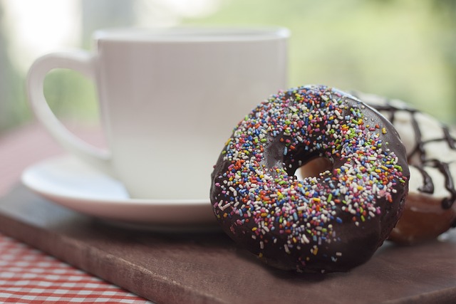 多纳 杯子 早餐 - 上的免费照片