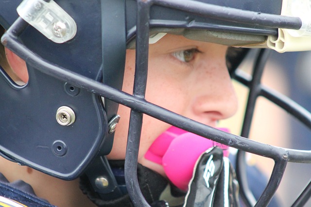 青少年足球 头盔 喉舌 - 上的免费照片