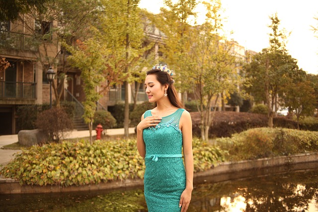 美女 沉思 - 上的免费照片