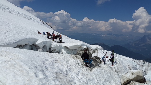 裂缝 穷乡僻壤Skiiing 登山者 - 上的免费照片