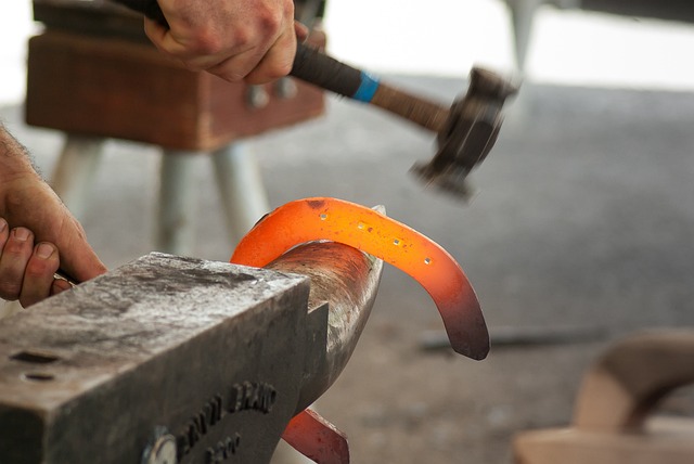 铁匠 铁砧 锤子 - 上的免费照片