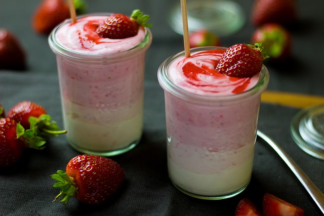 草莓 奶油 夸克 - 上的免费照片