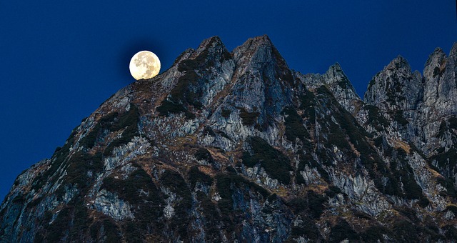 多山的景观 满月 剣岳 - 上的免费照片