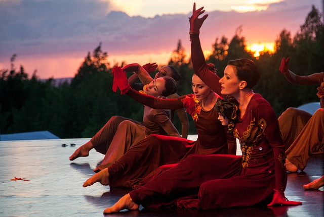 芭蕾舞团在日落 日落 剧院 - 上的免费照片