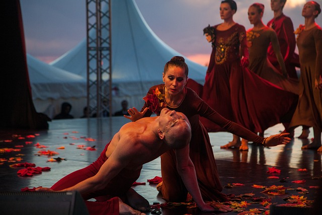 芭蕾舞团在日落 日落 剧院 - 上的免费照片