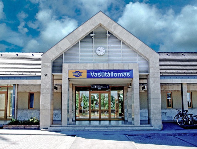 火车站 火车 等待室 - 上的免费照片