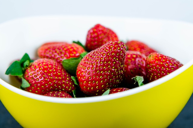 草莓 水果 碗 - 上的免费照片