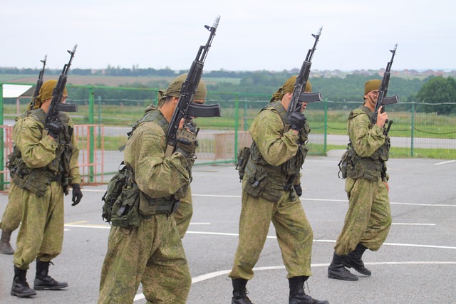 特种部队 卡拉什尼科夫冲锋枪 战士 - 上的免费照片