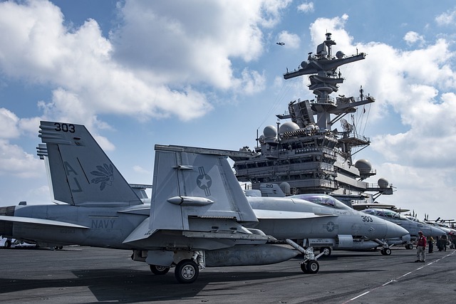 F-18E超级大黄蜂 Usn 航母 - 上的免费照片