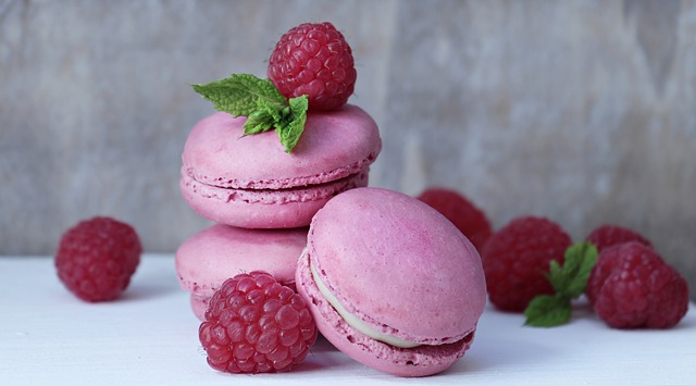 马卡龙 山莓 糕点 - 上的免费照片