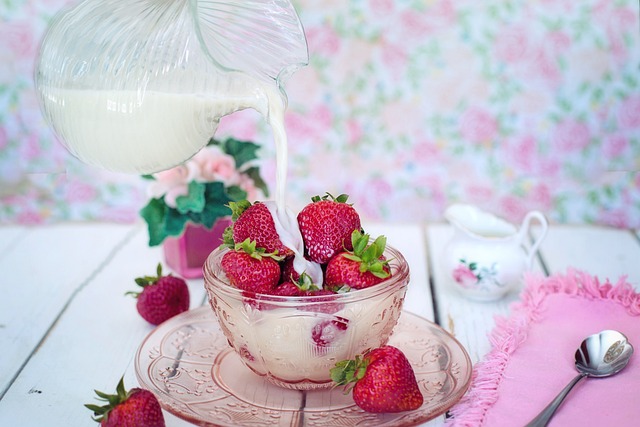 草莓 奶油 牛奶 - 上的免费照片