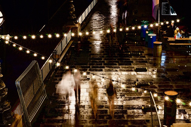 下雨天 雨夜 灯 - 上的免费照片