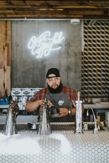 人们 男人 调酒师 - 上的免费照片