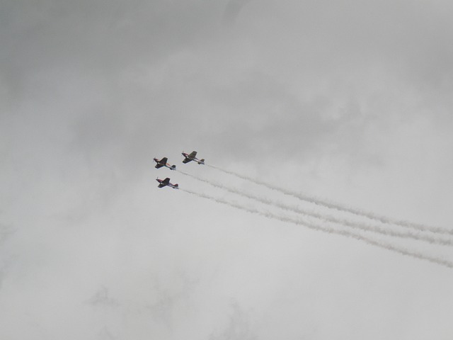 红Airrace 飞行 特技飞行 - 上的免费照片