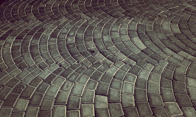 砖路 停车处 城市的 - 上的免费照片