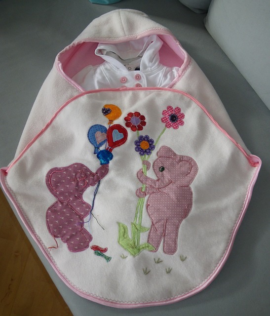 掖在毯子 婴儿 抱布 - 上的免费照片