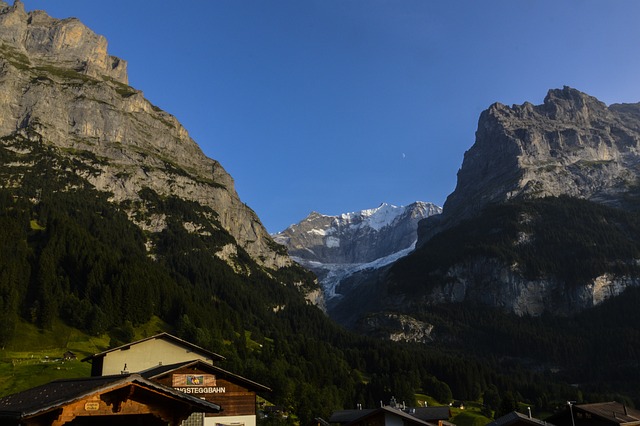 公路 Eiger 北脸 克莱恩 Scheidegg - 上的免费照片