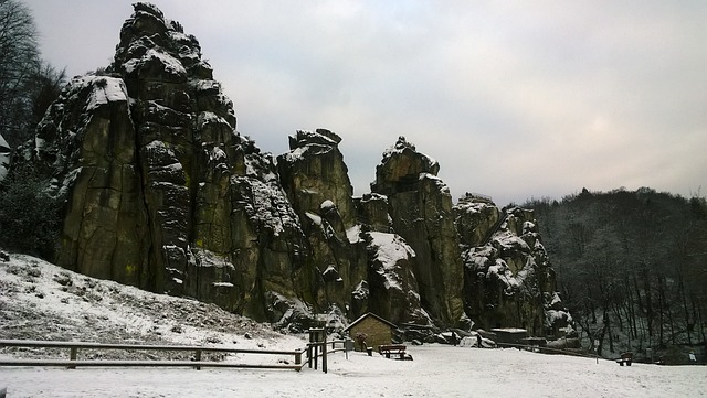 Externsteine 岩石 条顿堡森林 - 上的免费照片