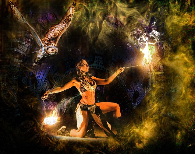 年轻女子 舞蹈 火 - 上的免费照片