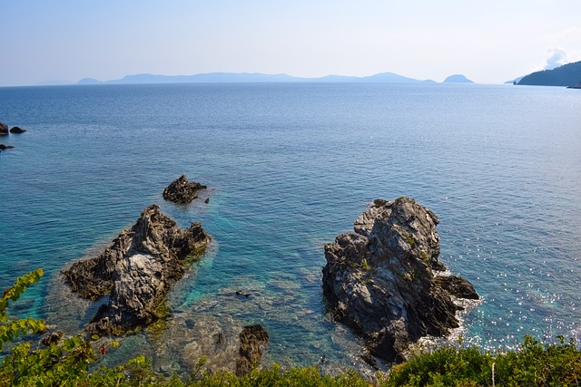 岩石海岸 景观 海 - 上的免费照片