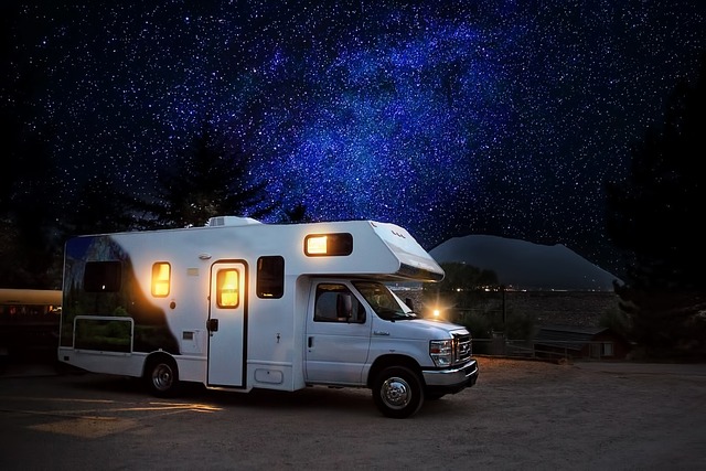 Rv 露营车 夜晚 - 上的免费照片