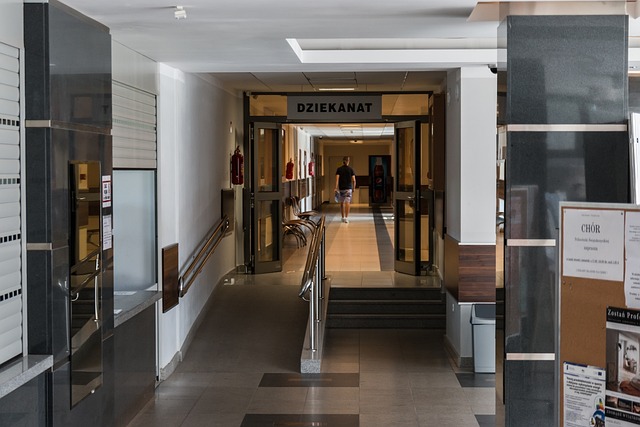 院长办公室 学校 走廊 - 上的免费照片