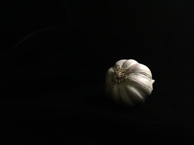 黑色的 低调 大蒜 - 上的免费照片