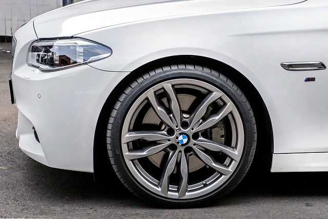 Rim 汽车 轻合金轮辋 - 上的免费照片