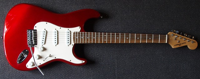 吉他 伦敦城市喷火 伦敦城市 - 上的免费照片