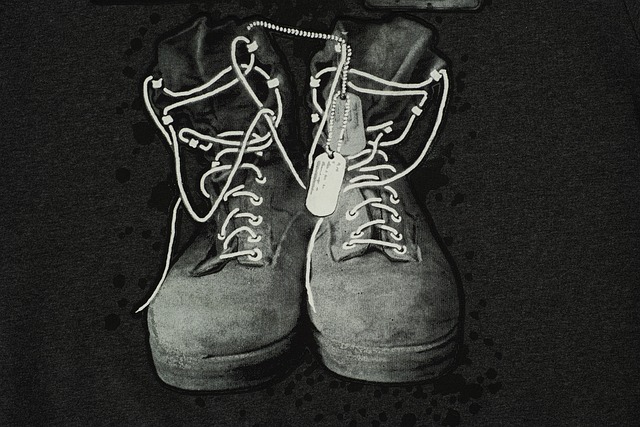 鞋 灰色的 黑色 - 上的免费照片