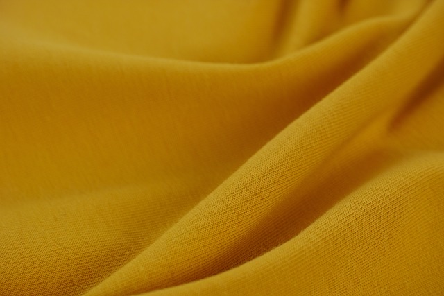 黄色 织物 纺织品 - 上的免费照片