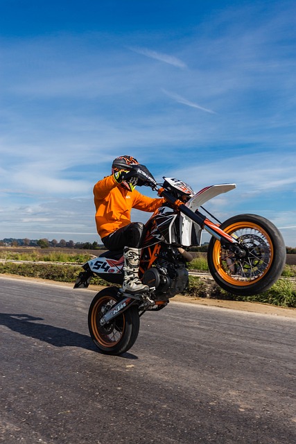 摩托车 轮式 路 - 上的免费照片