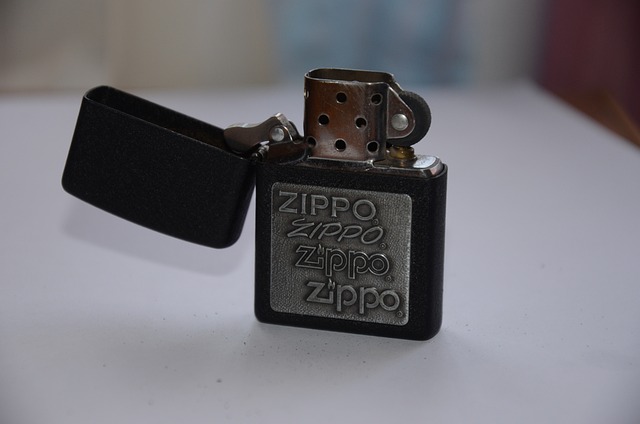 打火机 Zippo 抽烟 - 上的免费照片