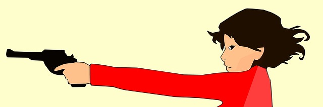 女子持枪 射击 火 - 上的免费图片