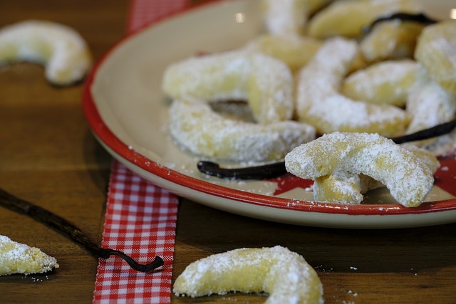 曲奇饼 牛角包 Vanillekipferl - 上的免费照片