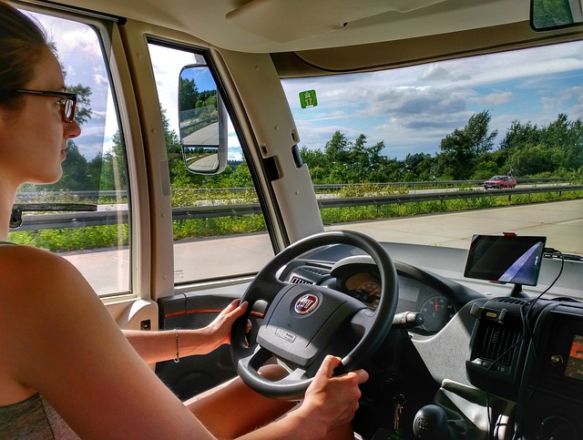 驱动程序 驾驶一辆车 交通 - 上的免费照片