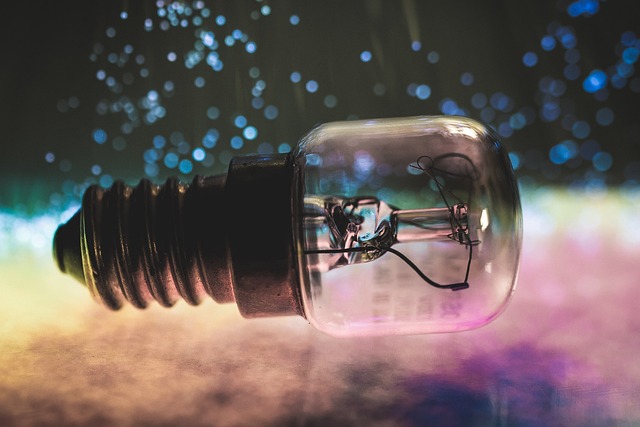 灯泡 灯 光 - 上的免费照片