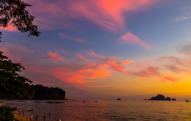 日落 整体的一部分水域 黎明家庭 - 上的免费照片