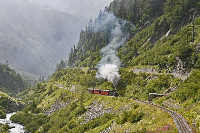 瑞士 高罗讷河谷 蒸汽火车富尔卡山脉 - 上的免费照片