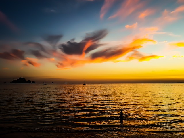 日落 整体的一部分水域 黎明家庭 - 上的免费照片