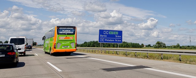 公路 Flixbus 公共汽车 - 上的免费照片