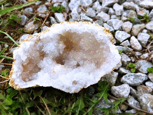 Geode 水晶 岩石 - 上的免费照片