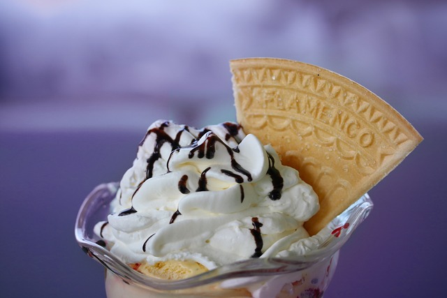 冰淇淋 杯子 生奶油 - 上的免费照片