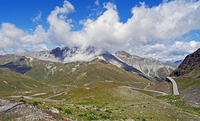 通过道路，在高山 Stelvio 枷锁 Umbrail通 - 上的免费照片