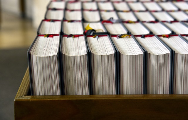 祈祷书 赞美诗书 教会 - 上的免费照片