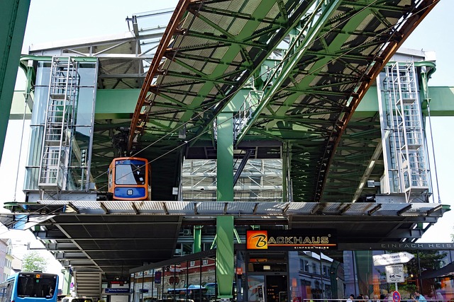 伍珀塔尔 Schwebebahn 高架桥 - 上的免费照片